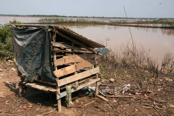 Houten opslag hut - tonle sap, Cambodja — Stockfoto