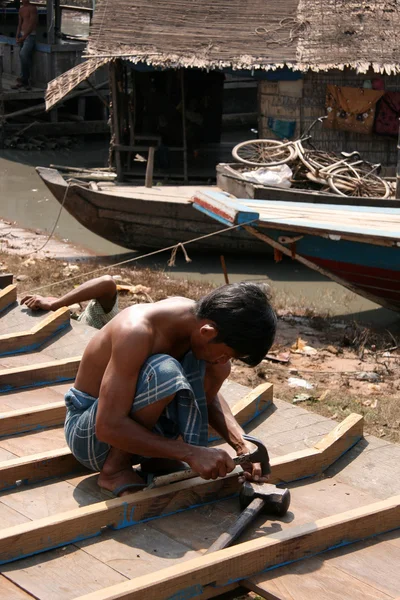 Лодка Билдинг - Тонле Сап, Камбодия — стоковое фото