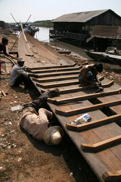 Construção de Barcos - Tonle Sap, Camboja — Fotografia de Stock