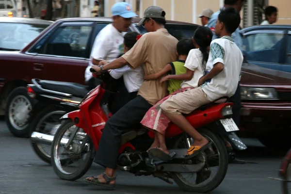 Motorkerékpár - Phnom Penh, Kambodzsa — Stock Fotó