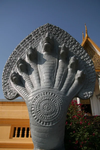 Kígyó Isten - királyi palota, Phnom Penh, Kambodzsa — Stock Fotó