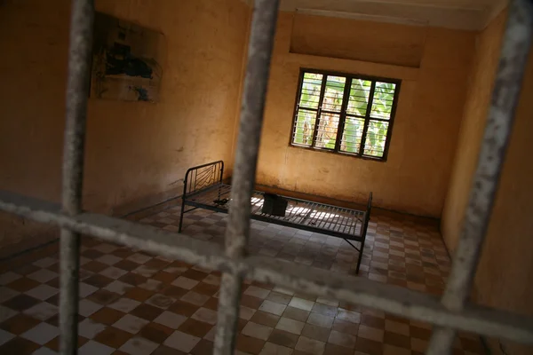 Cell - tuol sleng museum (s21 fängelse), phnom penh, Kambodja — Stockfoto