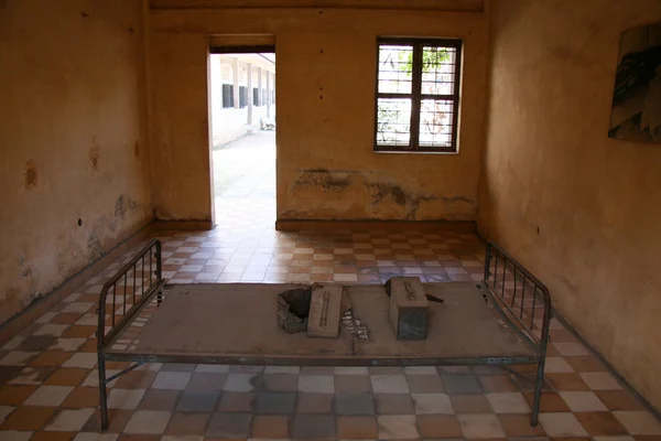 Zelle - tuol sleng museum (s21 prison), phnom penh, Kambodscha — Stockfoto