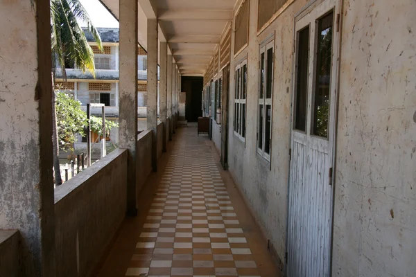 廊下 - トゥールスレン博物館 （s21 刑務所）, プノンペン, カンボジア — ストック写真