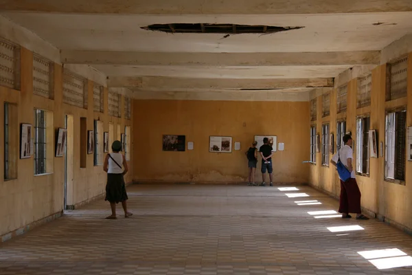 Korytarz - Muzeum tuol sleng (s21 więzienia), phnom penh, Kambodża — Zdjęcie stockowe