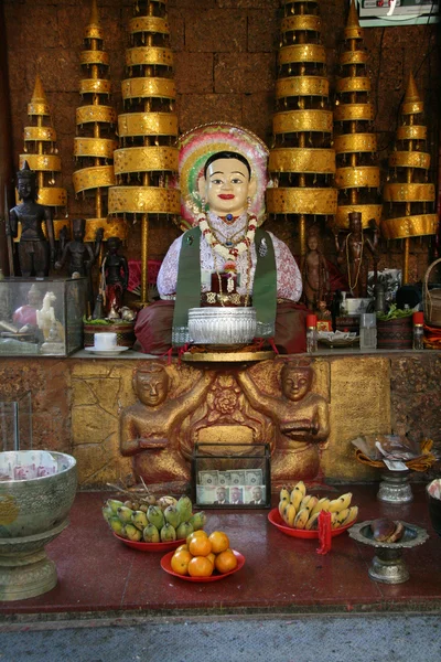 Skulptur - wat phnom, phnom penh, Kambodja — Stockfoto