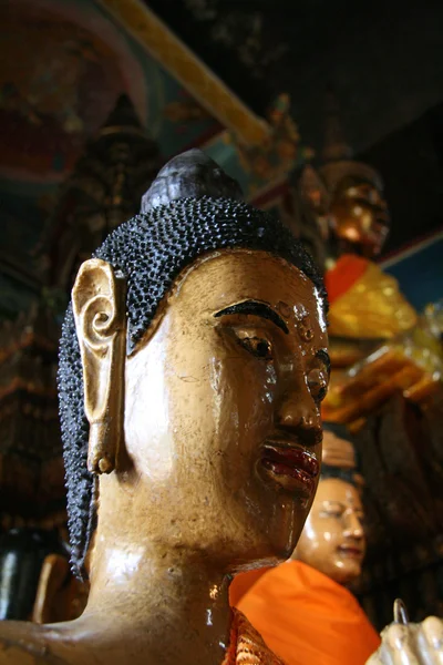 Sculptuur - wat phnom, phnom penh, Cambodja — Stockfoto