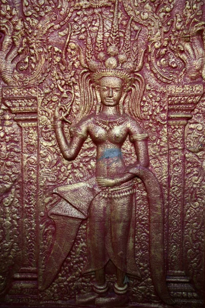 Rzeźba - wat phnom, phnom penh, Kambodża — Zdjęcie stockowe