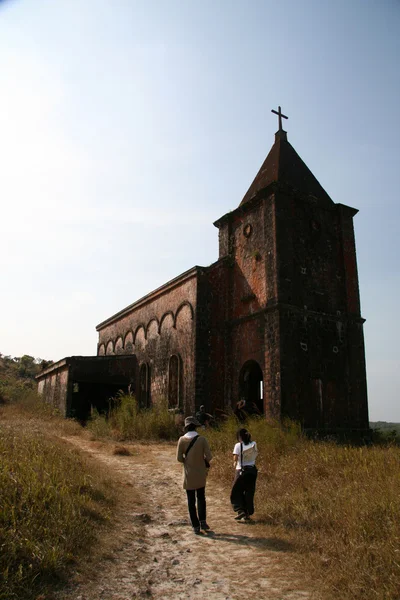 Oude kerk - bokor heuvel station, Cambodja — Stockfoto