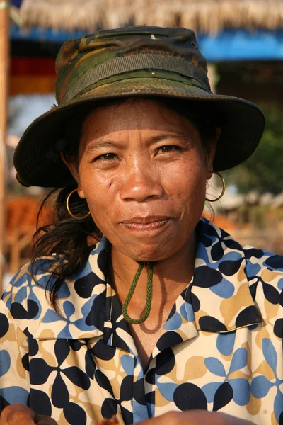 Vendedor de lagostins na praia - Sihanoukville, Camboja — Fotografia de Stock