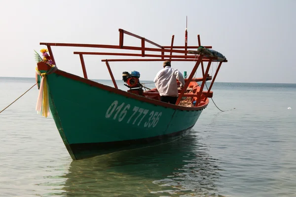 长尾船-天堂海滩-西哈努克柬埔寨 — 图库照片
