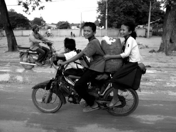 摩托车-柬埔寨，暹粒 — 图库照片