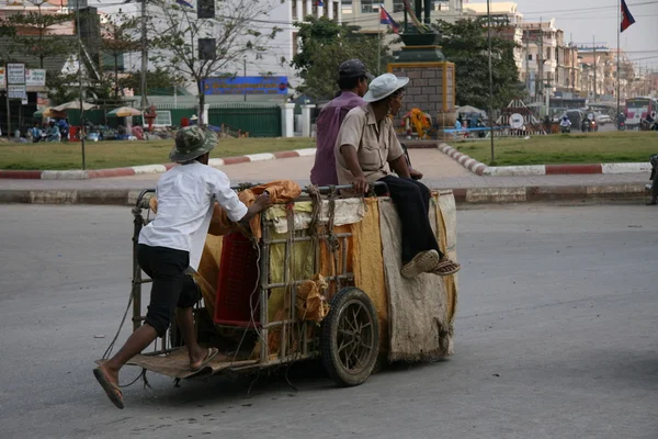 Pulling a Wooden Cart, Cambodia — Stock Photo, Image