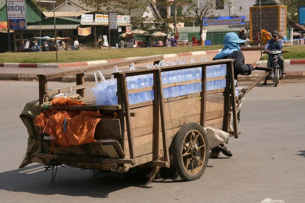 Pulling a Wooden Cart, Cambodia — Stock Photo, Image