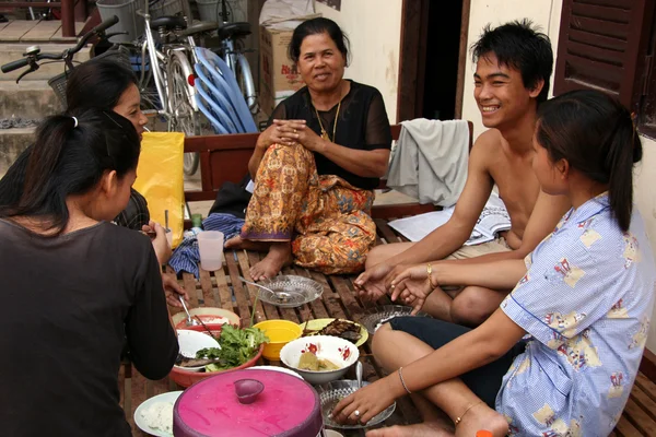 Eten lunch - siem reap, Cambodja — Stockfoto