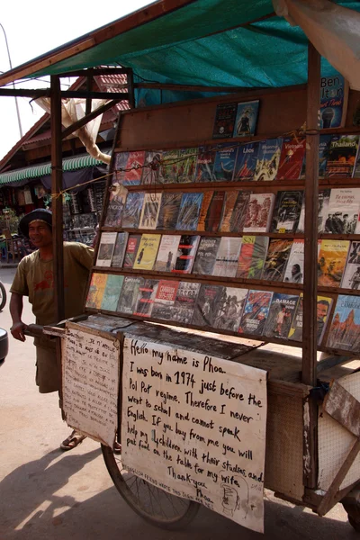 Vendedor de libros - Siem Reap, Camboya — Foto de Stock