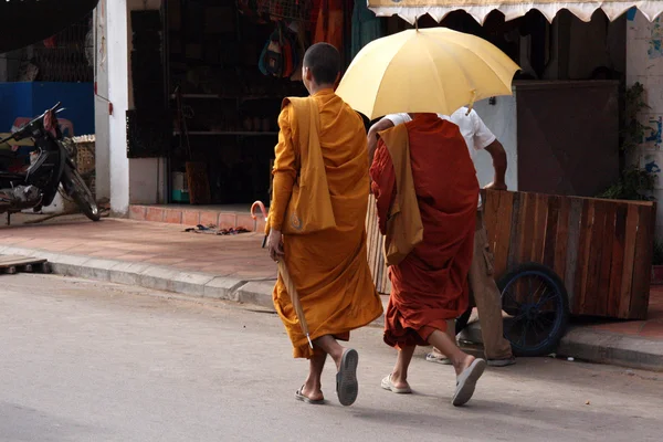 Buddhistiska munkar - siem reap, Kambodja — Stockfoto