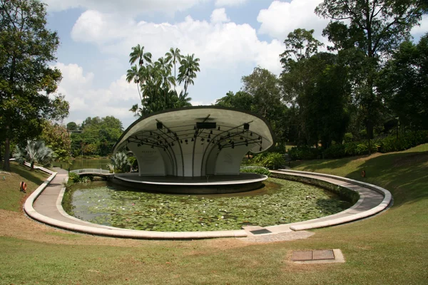 Fáze v jezeře - botanické zahrady, Singapur — Stock fotografie