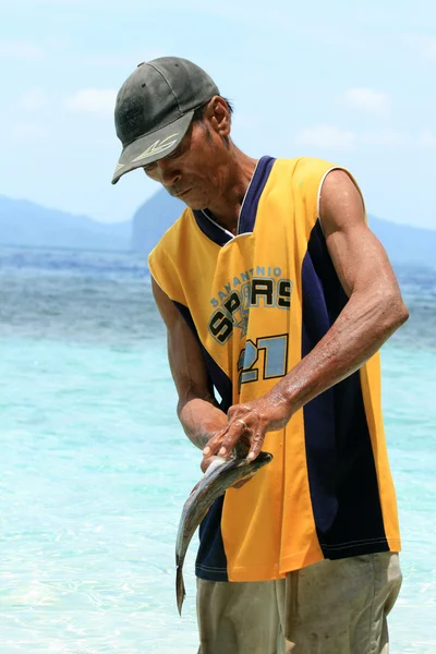 当地渔夫-爱妮岛，菲律宾 — 图库照片