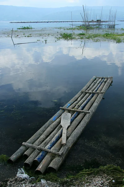 Bambusový vor, taal sopka - luzon - Filipíny — Stock fotografie