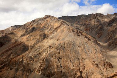 Manali Dağları 'ndan Leh, Hindistan' a geçmek.