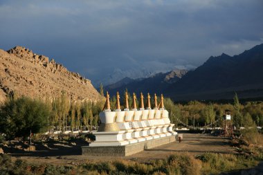 Manali Dağları 'ndan Leh, Hindistan' a geçmek.