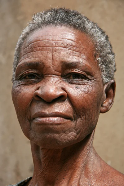 Стара жінка в Уганда, Африка — стокове фото