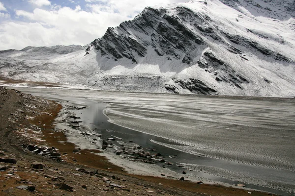मानाली पर्वत ओलांडून लेह, भारत — स्टॉक फोटो, इमेज