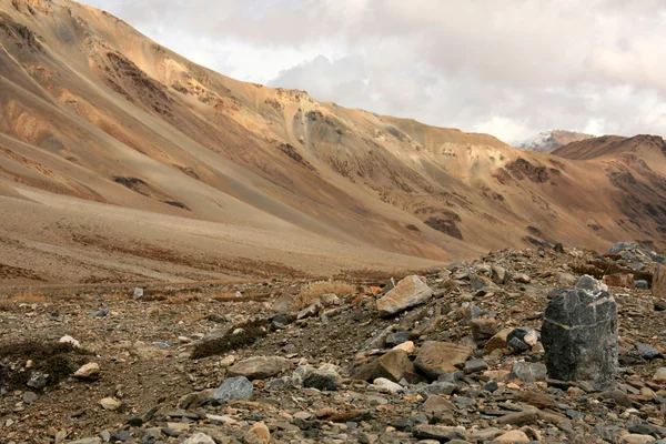 Cruzando las montañas Manali a Leh, India — Foto de Stock