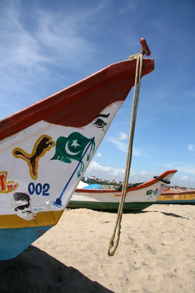 木制船-滨海沙滩、 钦奈、 印度 — 图库照片
