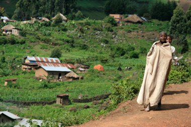 kisoro - uganda, Afrika üzerinden yol leading sarma