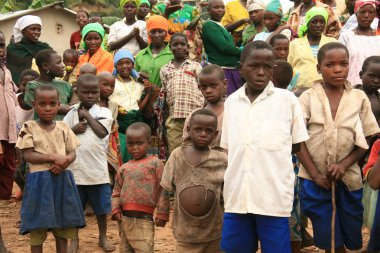 Dr Kongo - Kasım 2: Mülteciler çapraz Dr Kongo Uganda içine