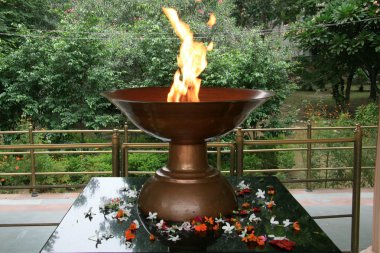 Eternal flame - jallianwala bagh park, amritsar, Hindistan