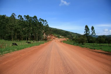 kisoro - uganda, Afrika üzerinden yol leading sarma