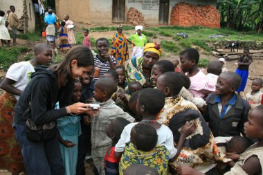 Dr Kongo - Kasım 2: Mülteciler çapraz Dr Kongo Uganda içine