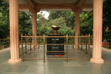 Eternal flame - jallianwala bagh park, amritsar, Hindistan