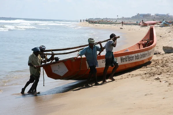 Дерев'яні човни - пляжем Маріна, Ченнаї, Індія — стокове фото