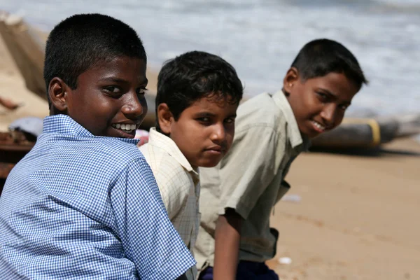 Діти - пляжем Маріна, Ченнаї, Індія — стокове фото