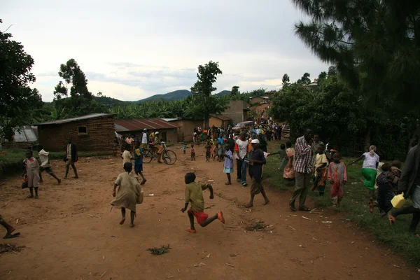Dr Kongo - 2: a Nov: Flyktingar cross från Kongo till Uganda i — Stockfoto
