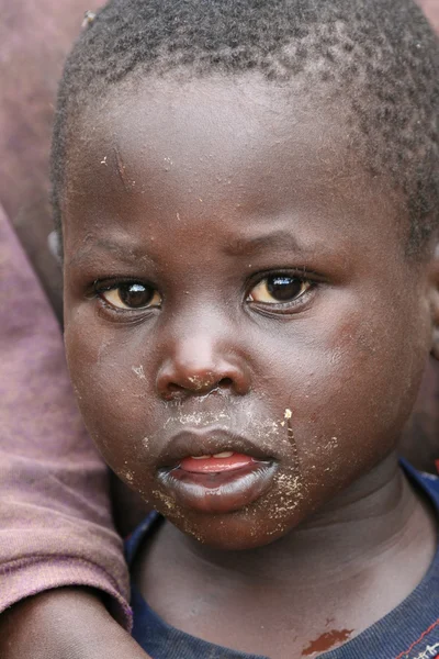 刚果民主共和国-11 月 2 日: 难民交叉从刚果到在乌干达 — 图库照片