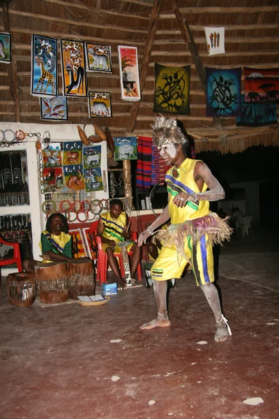 Desempenho tradicional - Tanzânia, África — Fotografia de Stock