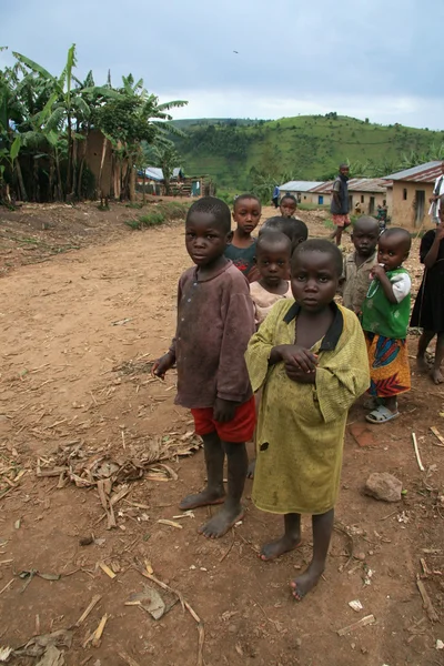 Kongo - 2. listopadu: Uprchlíci kříž z Dr Kongo do Ugandy v — Stock fotografie