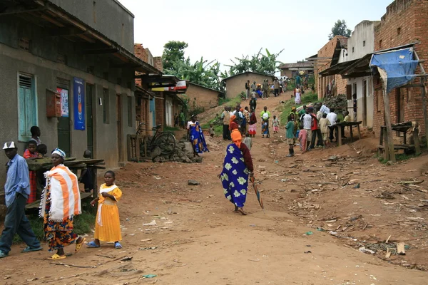 DR CONGO - NOV 2ND: refugiados atravessam da República Democrática do Congo para Uganda em — Fotografia de Stock