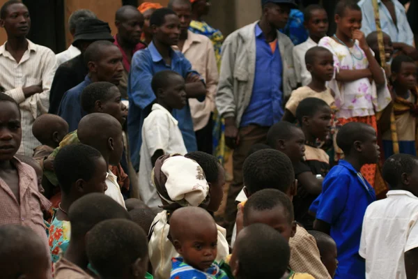 DR CONGO - NOV 2ND : Les réfugiés traversent la RD Congo vers l'Ouganda à — Photo