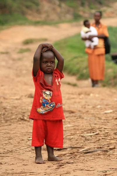 ДР Конго - 2 листопада: Біженців хрест з ДР Конго в Уганді в — стокове фото