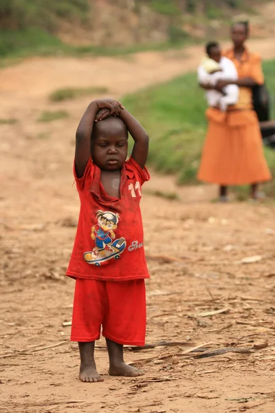 Kongói Demokratikus Köztársaság - november 2.: Menekültek kereszt a Kongói Demokratikus Köztársaság és Uganda: — Stock Fotó