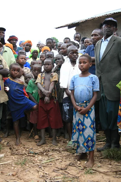ДР Конго - 2 листопада: Біженців хрест з ДР Конго в Уганді в — стокове фото