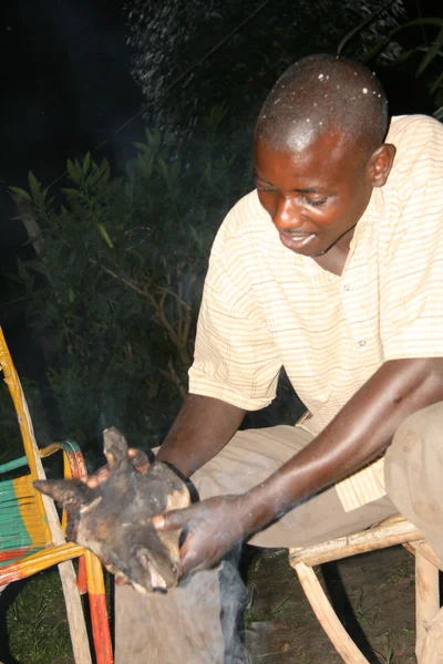 BBQ - verse geitenkaas, uganda — Stockfoto