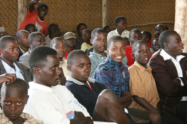 群众看在乌干达，非洲足球 — 图库照片