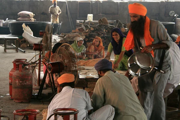 Приготування їжі на Золотий Храм, індійський — стокове фото